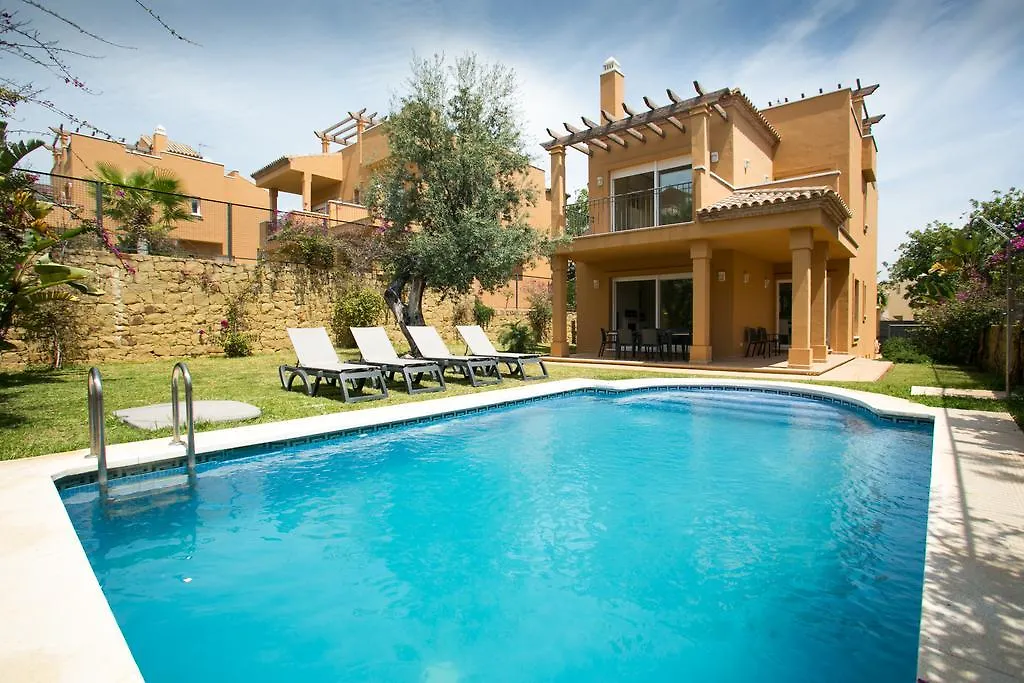 Villas Altos De Marbella contacts